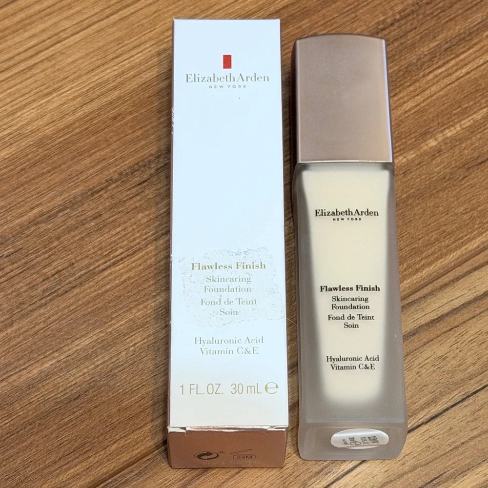 Elizabeth Arden Flawless Finish Foundation Women 1oz 120W Hyaluronic Acid Glowy